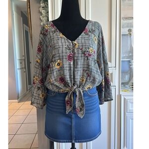 Black and White Plaid Sunflower Blouse Size Large Loose & Flowy Business Casual